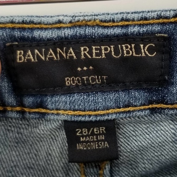 Banana Republic Boot Cut Mid Rise Distressed Wash Denim Jeans Blue Size 28 / 6R - Picture 3 of 5